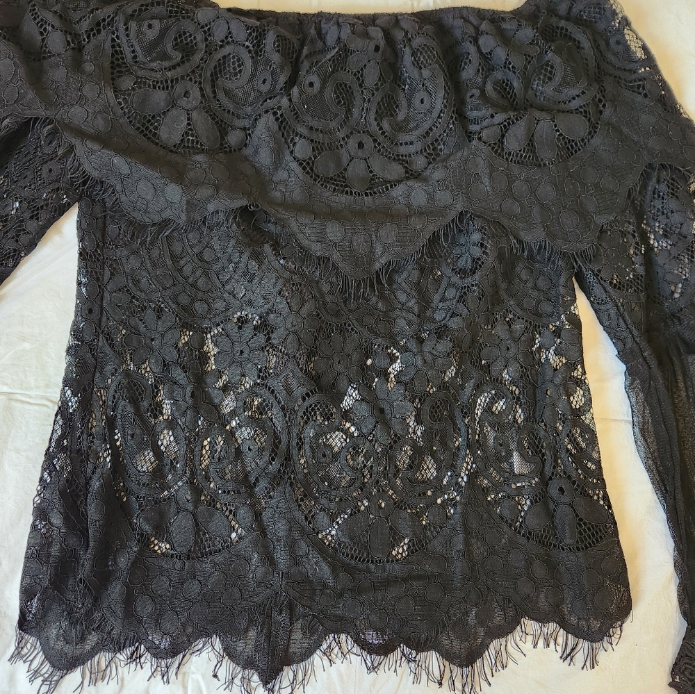 Lace Off Shoulder Top - Picture 3 of 4